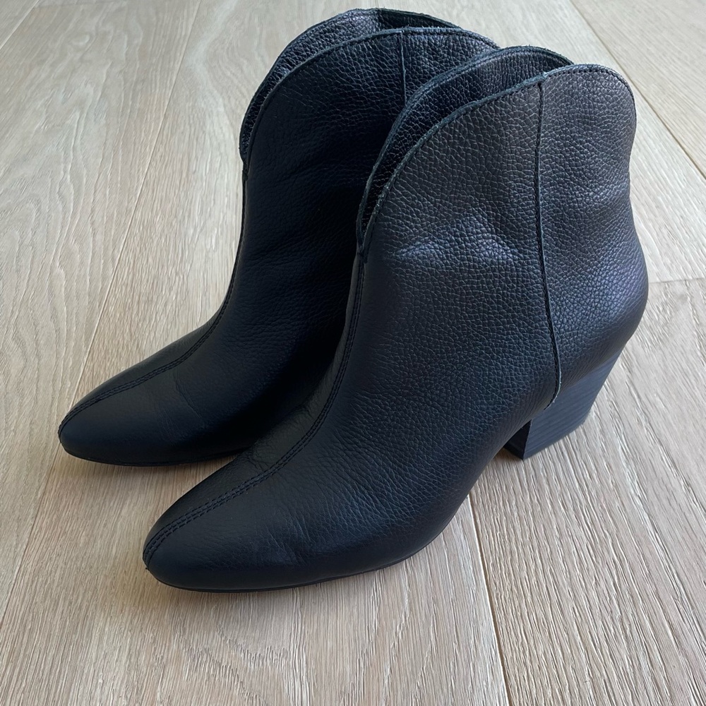 Splendid Paige ankle booties size 8. Only worn once.